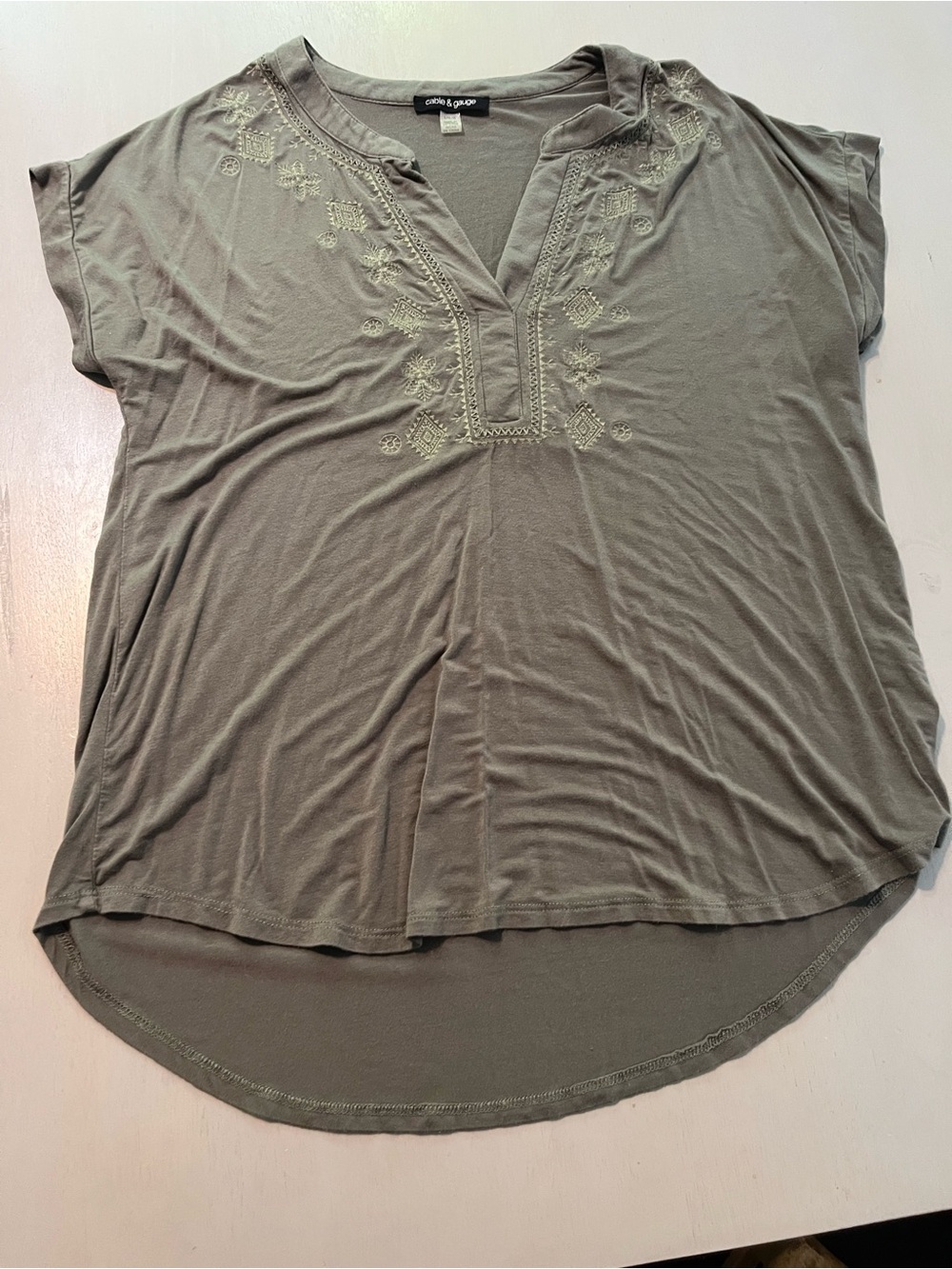 Cable & Gauge XL Embroidered V-Neck Top Never Worn